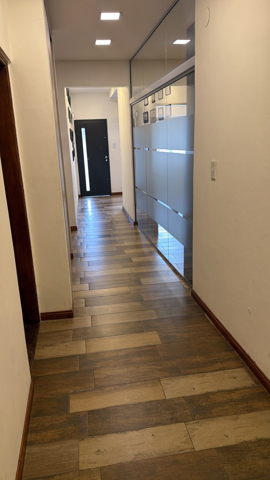 Pasillo de ingreso del estudio